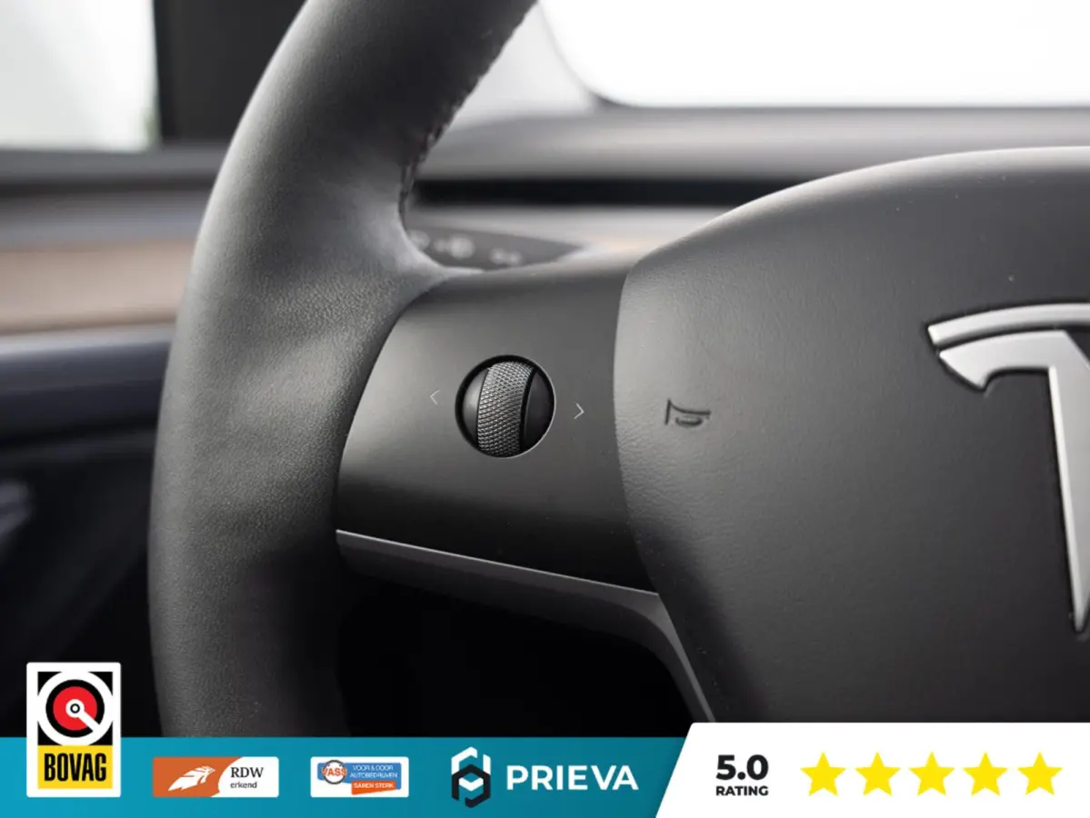 Tesla Long Range AWD | 513 pk | 2023 | Trekhaak | Panorama | Dealer onderhouden Tesla Model Y Long Range AWD | 513 pk | 2023 | Trekhaak | Panorama | Dealer onderhouden