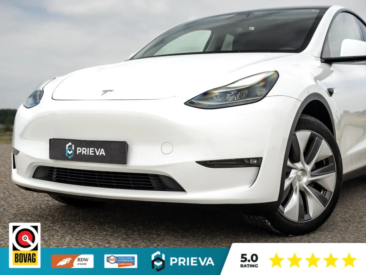 Tesla Long Range AWD | 513 pk | 2023 | Trekhaak | Panorama | Dealer onderhouden Tesla Model Y Long Range AWD | 513 pk | 2023 | Trekhaak | Panorama | Dealer onderhouden