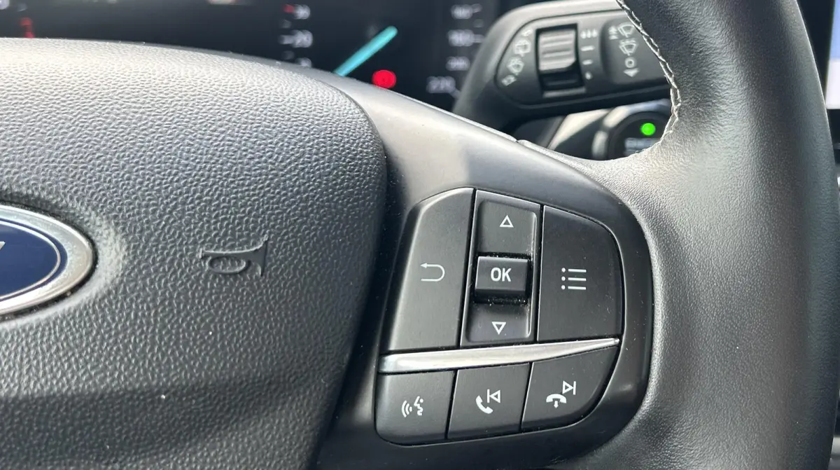 1.0 EcoBoost Titanium 101PK | LUXE | Achteruitrijcamera | B&O Audio | Climate Control | Navigatie | Adaptive Cruise Control | Voorruitverwarming | Parkeersensoren Voor en Achter | Lichtmetal