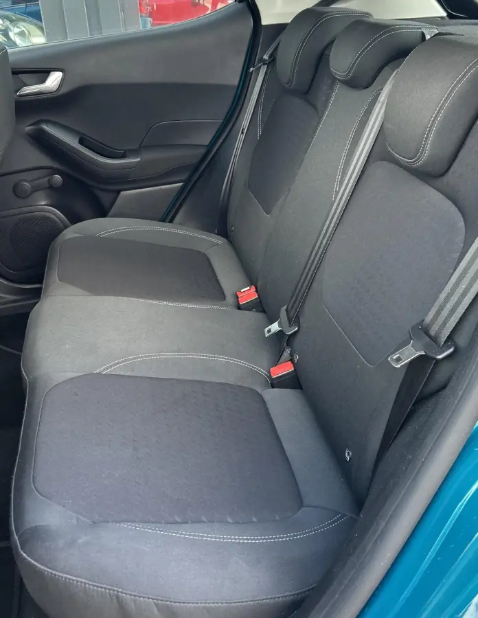 1.0 EcoBoost Titanium 101PK | LUXE | Achteruitrijcamera | B&O Audio | Climate Control | Navigatie | Adaptive Cruise Control | Voorruitverwarming | Parkeersensoren Voor en Achter | Lichtmetal