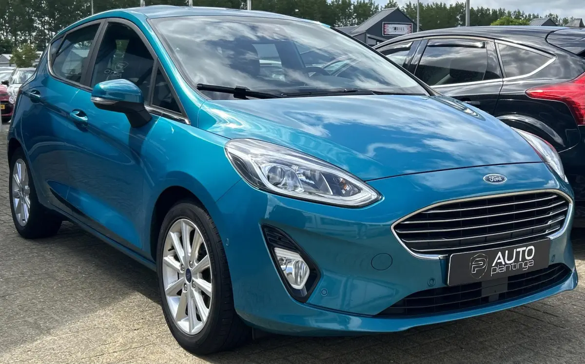 1.0 EcoBoost Titanium 101PK | LUXE | Achteruitrijcamera | B&O Audio | Climate Control | Navigatie | Adaptive Cruise Control | Voorruitverwarming | Parkeersensoren Voor en Achter | Lichtmetal