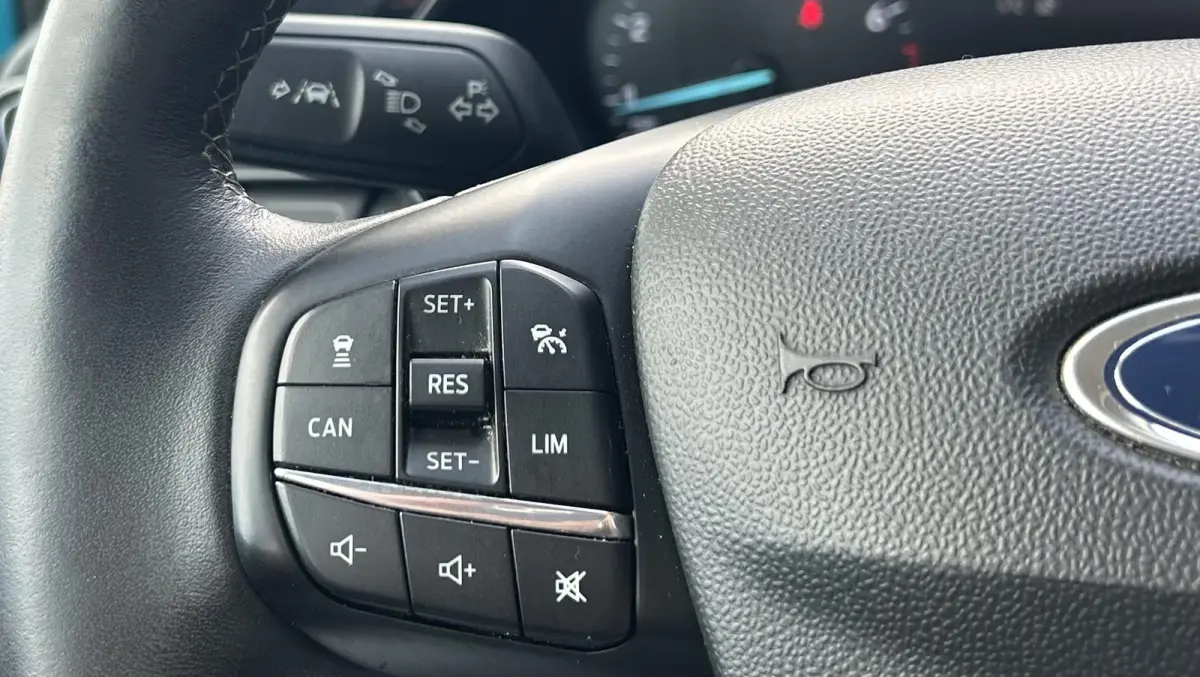 1.0 EcoBoost Titanium 101PK | LUXE | Achteruitrijcamera | B&O Audio | Climate Control | Navigatie | Adaptive Cruise Control | Voorruitverwarming | Parkeersensoren Voor en Achter | Lichtmetal