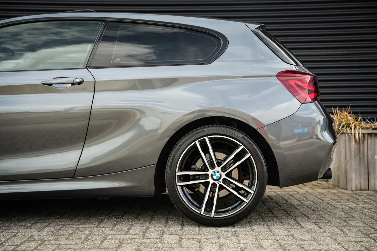 118i Edition M Sport Shadow High Executive | Schuifdak | Leder | Clima | CC | Metalic | Navi prof. | Mooi! |