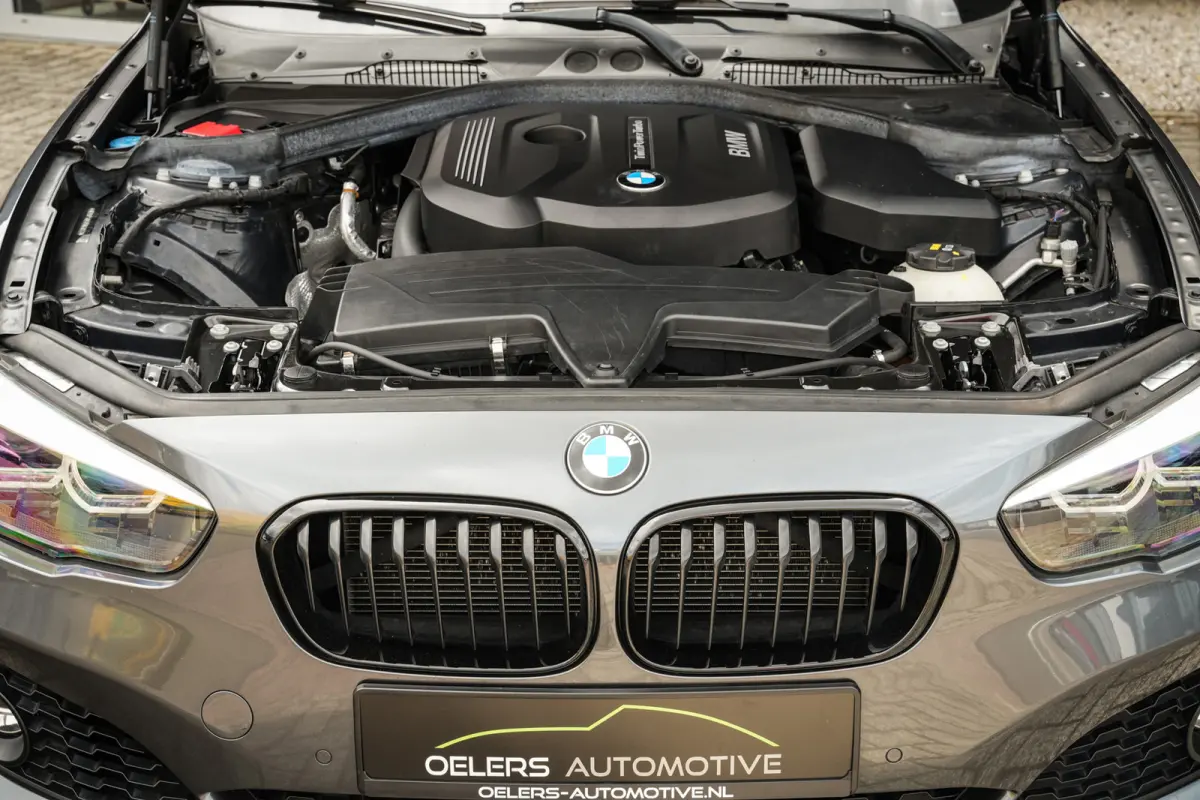 118i Edition M Sport Shadow High Executive | Schuifdak | Leder | Clima | CC | Metalic | Navi prof. | Mooi! |