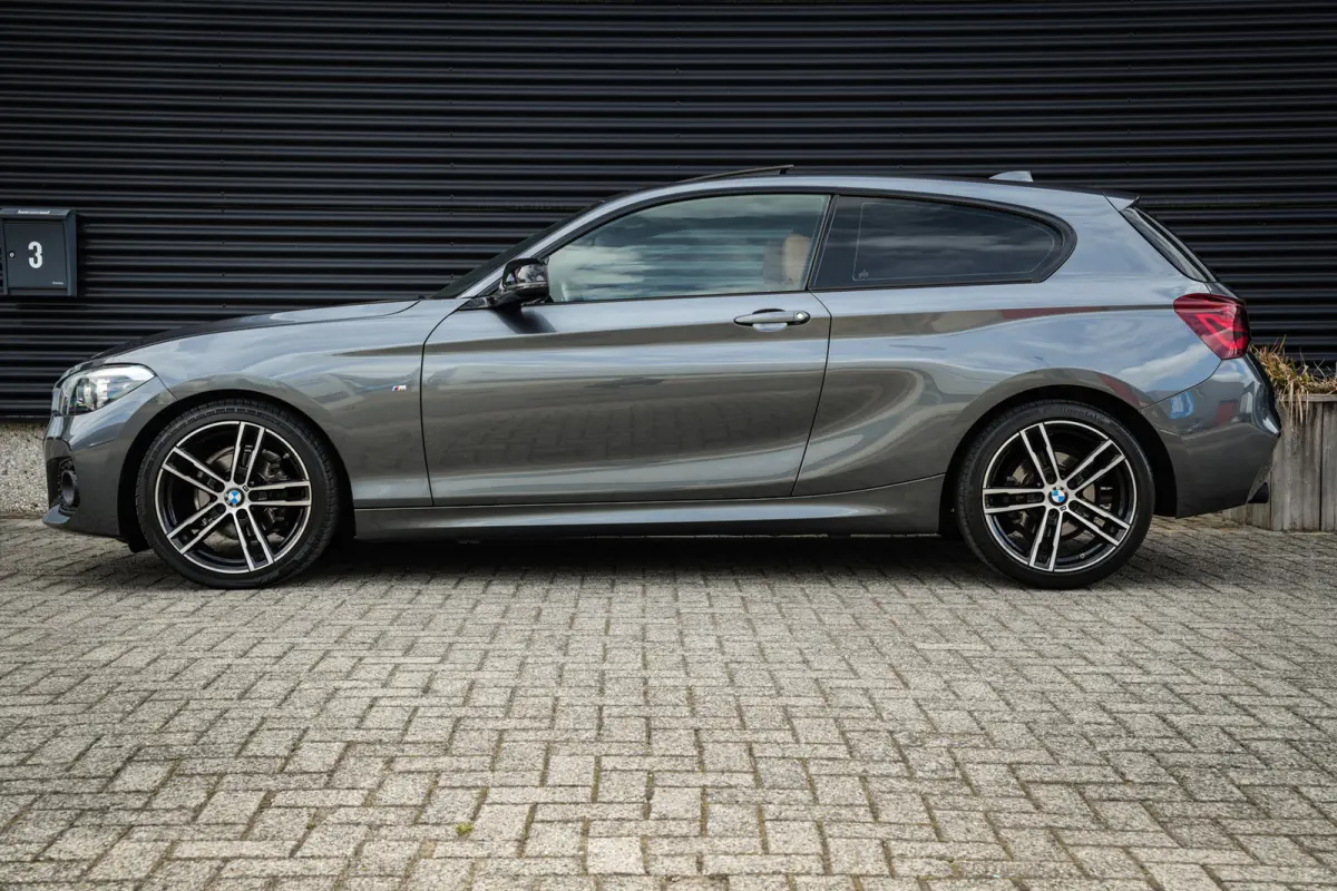 118i Edition M Sport Shadow High Executive | Schuifdak | Leder | Clima | CC | Metalic | Navi prof. | Mooi! |