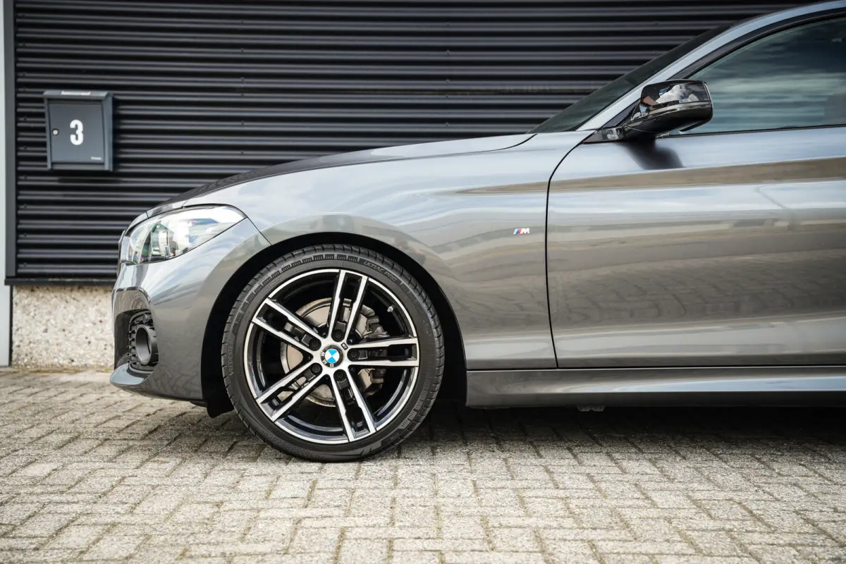 118i Edition M Sport Shadow High Executive | Schuifdak | Leder | Clima | CC | Metalic | Navi prof. | Mooi! |