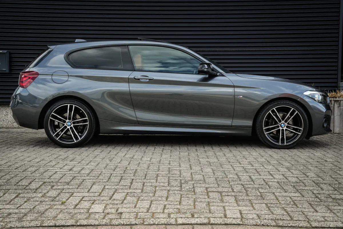 118i Edition M Sport Shadow High Executive | Schuifdak | Leder | Clima | CC | Metalic | Navi prof. | Mooi! |