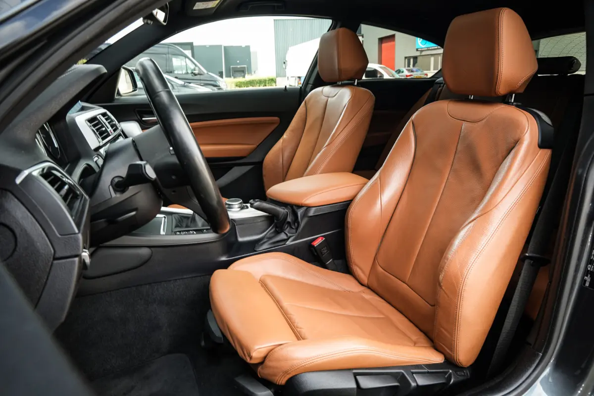 118i Edition M Sport Shadow High Executive | Schuifdak | Leder | Clima | CC | Metalic | Navi prof. | Mooi! |