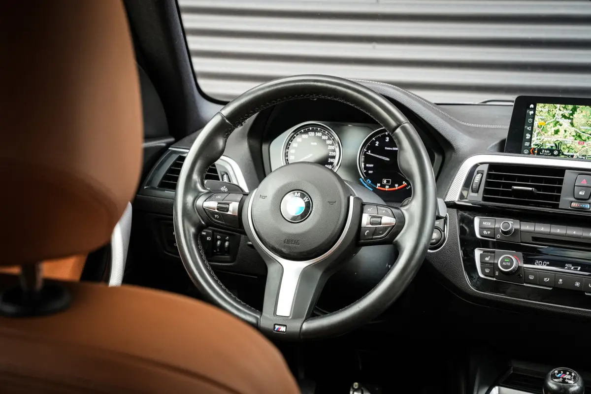 118i Edition M Sport Shadow High Executive | Schuifdak | Leder | Clima | CC | Metalic | Navi prof. | Mooi! |