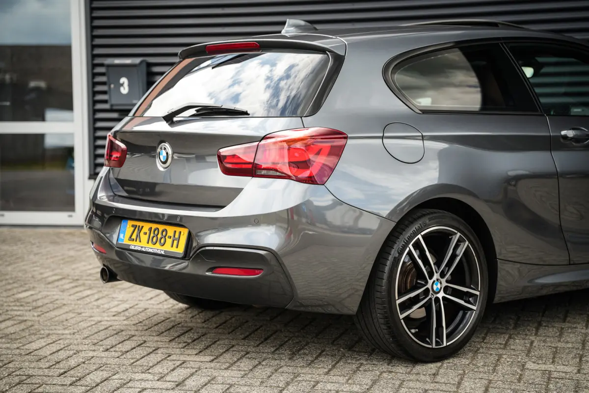 118i Edition M Sport Shadow High Executive | Schuifdak | Leder | Clima | CC | Metalic | Navi prof. | Mooi! |
