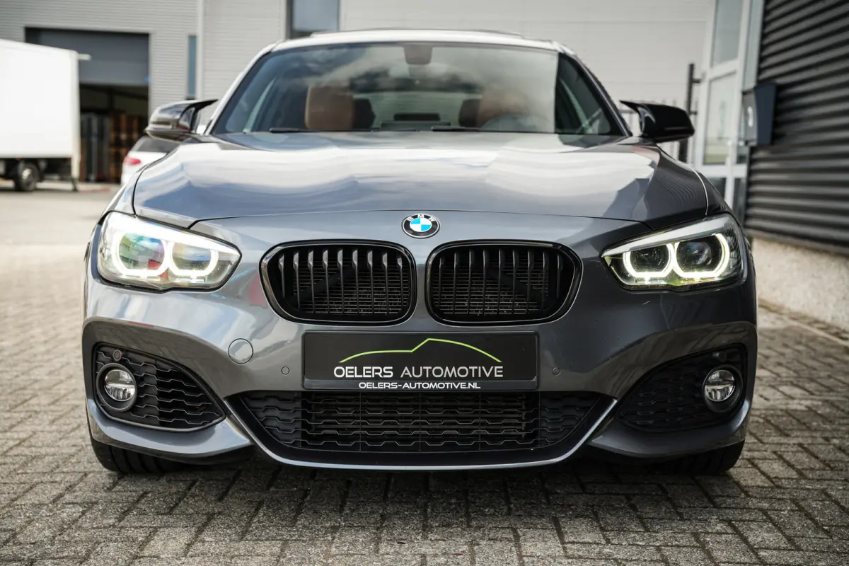 118i Edition M Sport Shadow High Executive | Schuifdak | Leder | Clima | CC | Metalic | Navi prof. | Mooi! |
