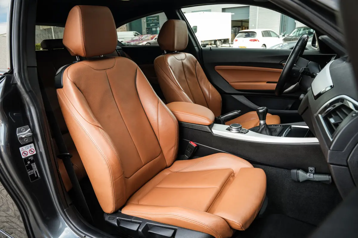 118i Edition M Sport Shadow High Executive | Schuifdak | Leder | Clima | CC | Metalic | Navi prof. | Mooi! |