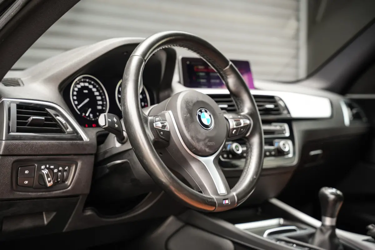 118i Edition M Sport Shadow High Executive | Schuifdak | Leder | Clima | CC | Metalic | Navi prof. | Mooi! |