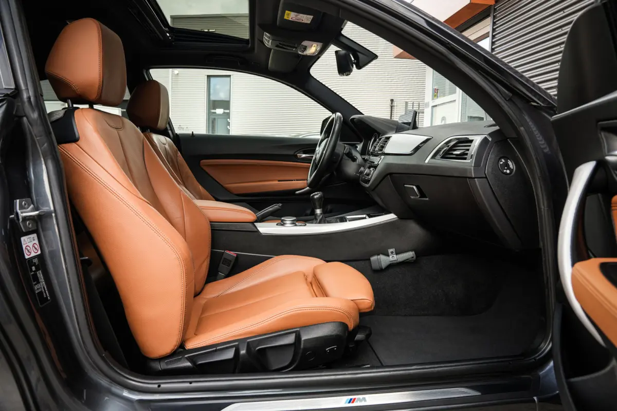 118i Edition M Sport Shadow High Executive | Schuifdak | Leder | Clima | CC | Metalic | Navi prof. | Mooi! |
