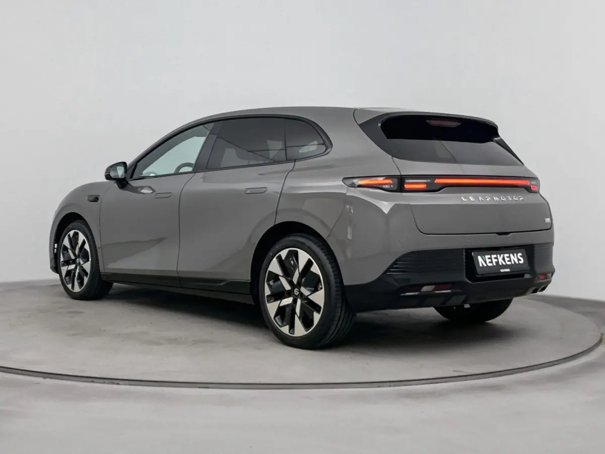 ProMax Design 67.1 kWh | Nieuw Te bestellen | Leverbaar In Meerdere Kleuren | 481 km WLTP Actieradius | Navigatie | Panorama Dak | 19" lichtmetalen Velgen | Kunstlederen Bekleding