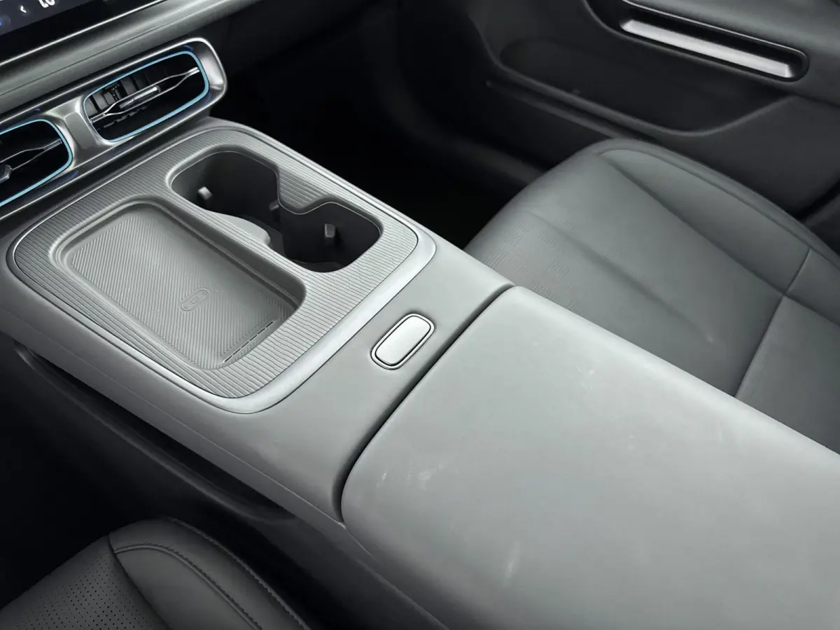 ProMax Design 67.1 kWh | Nieuw Te bestellen | Leverbaar In Meerdere Kleuren | 481 km WLTP Actieradius | Navigatie | Panorama Dak | 19" lichtmetalen Velgen | Kunstlederen Bekleding