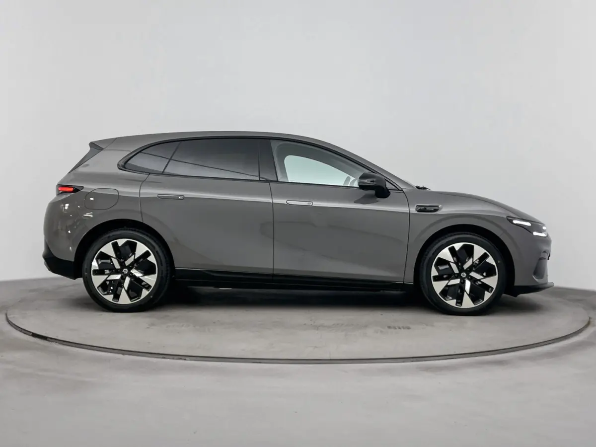 ProMax Design 67.1 kWh | Nieuw Te bestellen | Leverbaar In Meerdere Kleuren | 481 km WLTP Actieradius | Navigatie | Panorama Dak | 19" lichtmetalen Velgen | Kunstlederen Bekleding