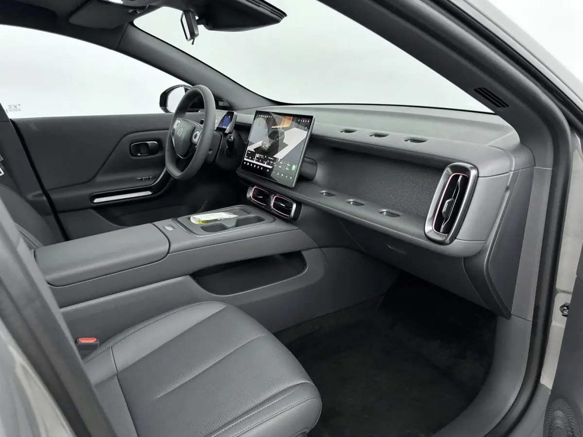 ProMax Design 67.1 kWh | Nieuw Te bestellen | Leverbaar In Meerdere Kleuren | 481 km WLTP Actieradius | Navigatie | Panorama Dak | 19" lichtmetalen Velgen | Kunstlederen Bekleding