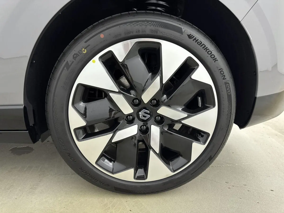 ProMax Design 67.1 kWh | Nieuw Te bestellen | Leverbaar In Meerdere Kleuren | 481 km WLTP Actieradius | Navigatie | Panorama Dak | 19" lichtmetalen Velgen | Kunstlederen Bekleding