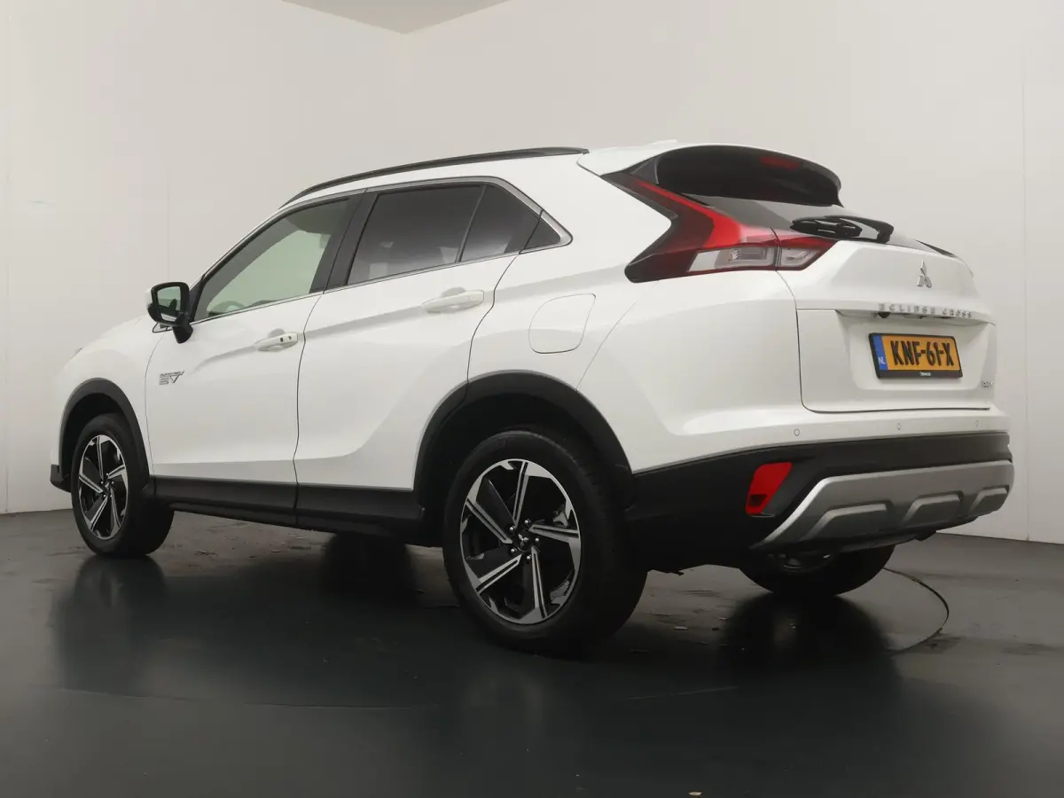 Plus Hybrid 4WD | Parkeercamera | Stoelverw. |