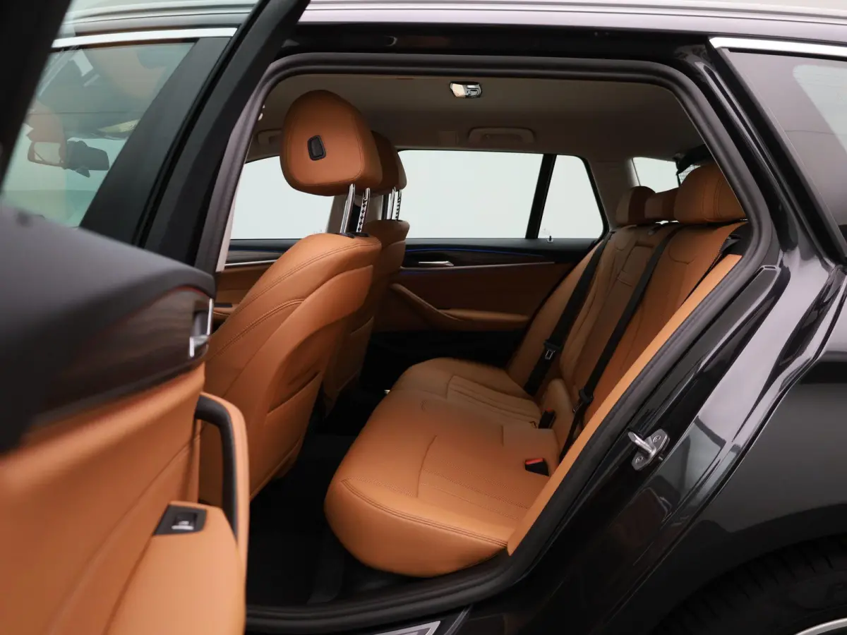 530e xDrive Executive AUTOMAAT | ADAPTIEVE CRUISE | LEDER | NAVIGATIE | ELEKTRISCHE KOFFERKLEP | LED | CAMERA | STOELVERWARMING | CLIMA | 12 MAANDEN BOVAG GARANTIE