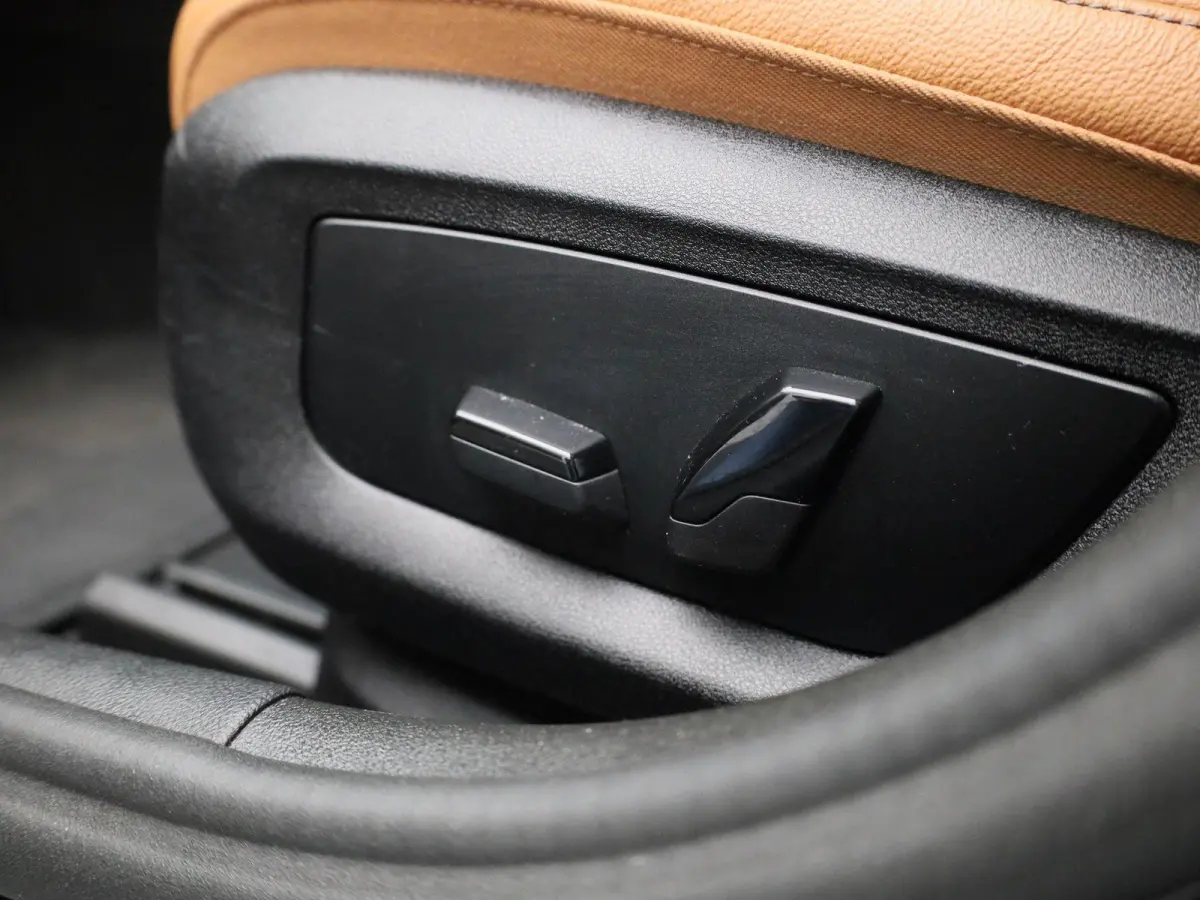 530e xDrive Executive AUTOMAAT | ADAPTIEVE CRUISE | LEDER | NAVIGATIE | ELEKTRISCHE KOFFERKLEP | LED | CAMERA | STOELVERWARMING | CLIMA | 12 MAANDEN BOVAG GARANTIE