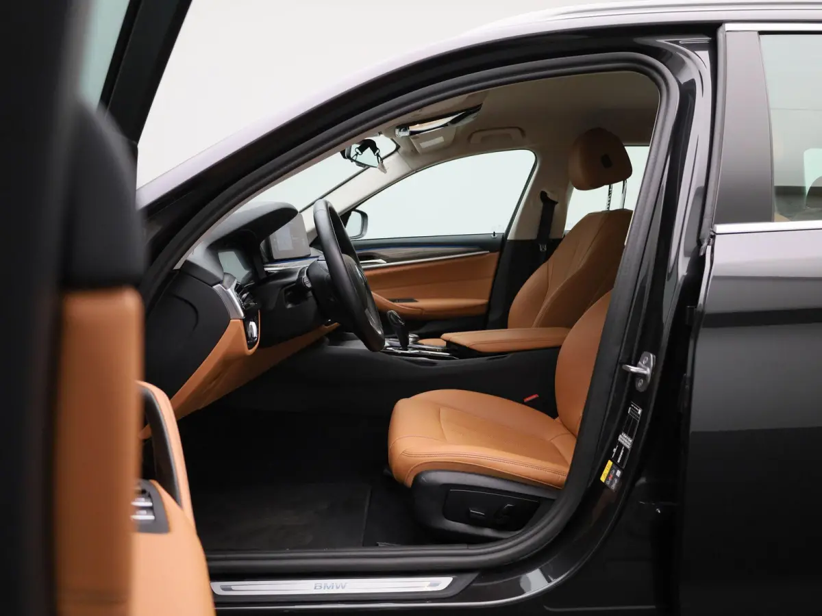 530e xDrive Executive AUTOMAAT | ADAPTIEVE CRUISE | LEDER | NAVIGATIE | ELEKTRISCHE KOFFERKLEP | LED | CAMERA | STOELVERWARMING | CLIMA | 12 MAANDEN BOVAG GARANTIE