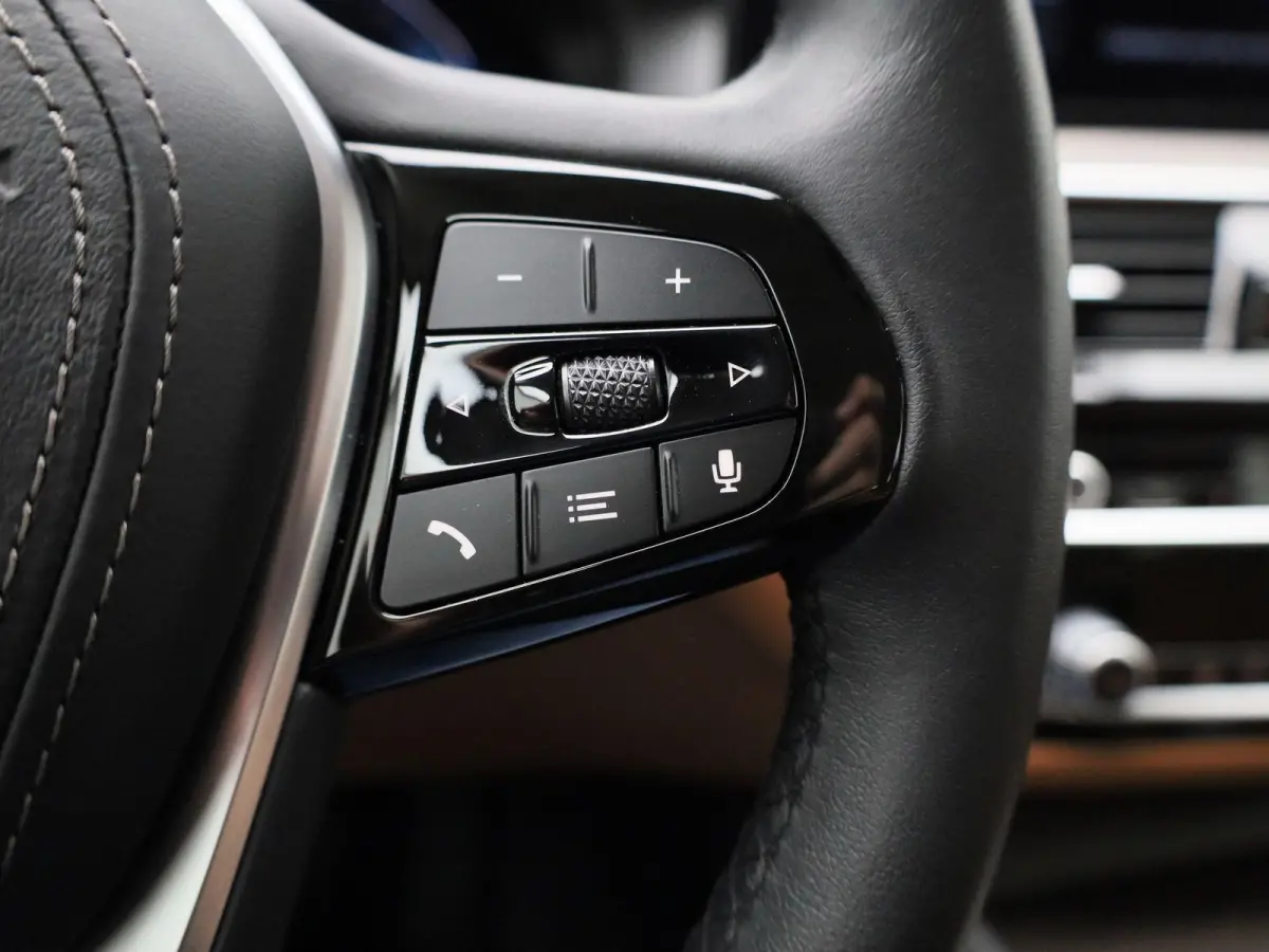 530e xDrive Executive AUTOMAAT | ADAPTIEVE CRUISE | LEDER | NAVIGATIE | ELEKTRISCHE KOFFERKLEP | LED | CAMERA | STOELVERWARMING | CLIMA | 12 MAANDEN BOVAG GARANTIE