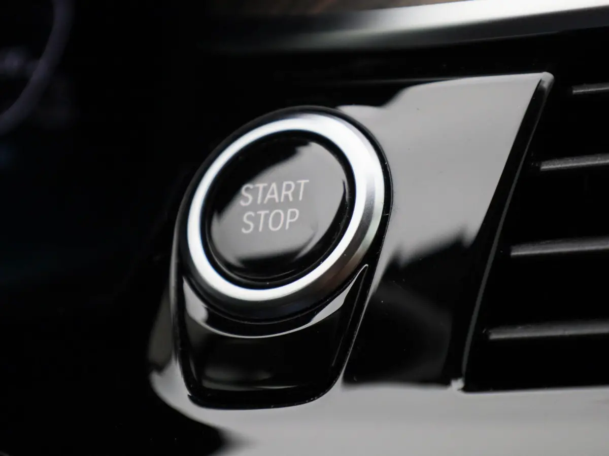 530e xDrive Executive AUTOMAAT | ADAPTIEVE CRUISE | LEDER | NAVIGATIE | ELEKTRISCHE KOFFERKLEP | LED | CAMERA | STOELVERWARMING | CLIMA | 12 MAANDEN BOVAG GARANTIE