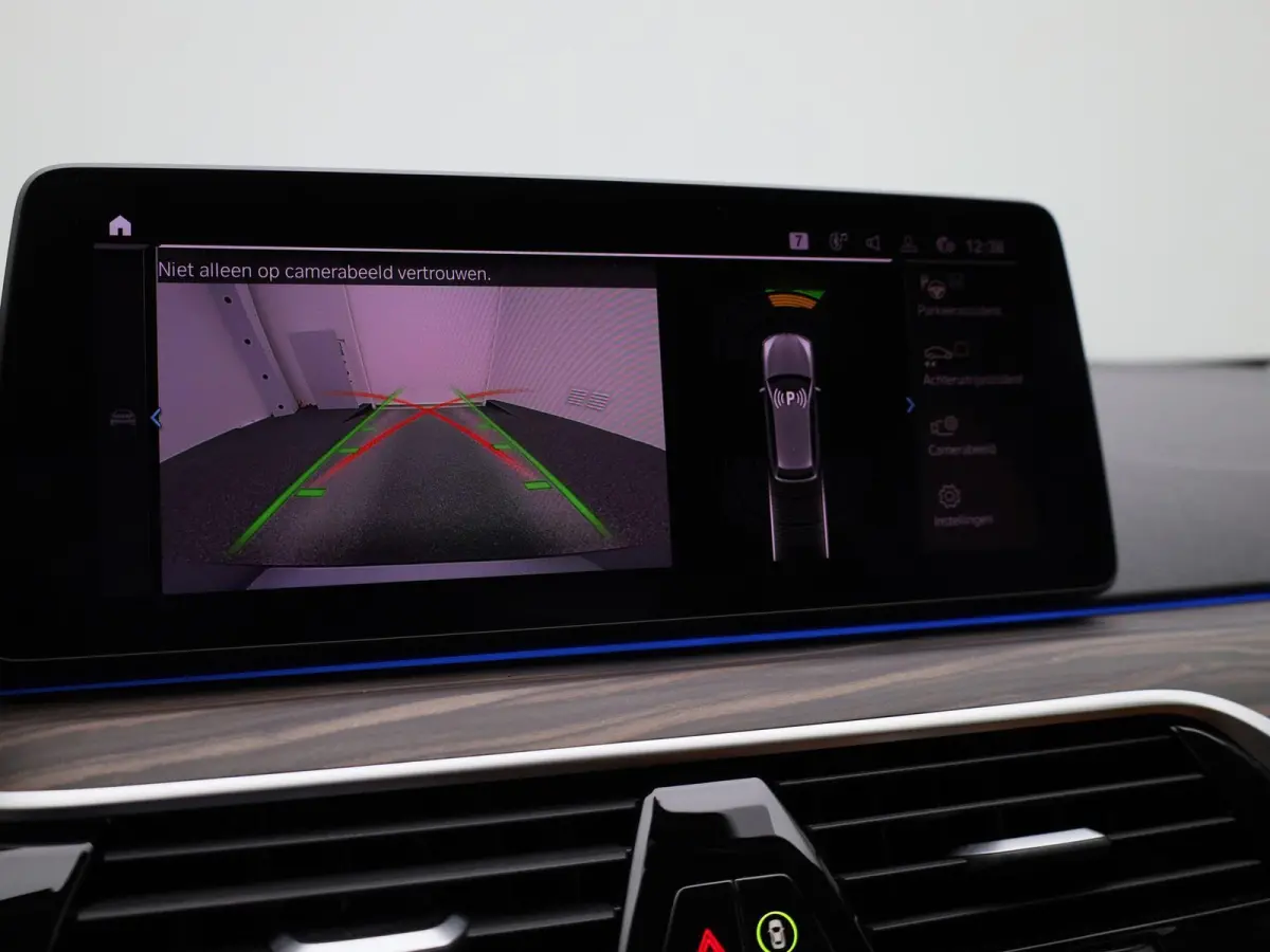 530e xDrive Executive AUTOMAAT | ADAPTIEVE CRUISE | LEDER | NAVIGATIE | ELEKTRISCHE KOFFERKLEP | LED | CAMERA | STOELVERWARMING | CLIMA | 12 MAANDEN BOVAG GARANTIE