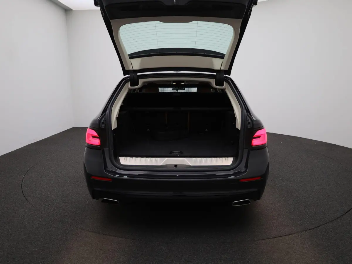 530e xDrive Executive AUTOMAAT | ADAPTIEVE CRUISE | LEDER | NAVIGATIE | ELEKTRISCHE KOFFERKLEP | LED | CAMERA | STOELVERWARMING | CLIMA | 12 MAANDEN BOVAG GARANTIE