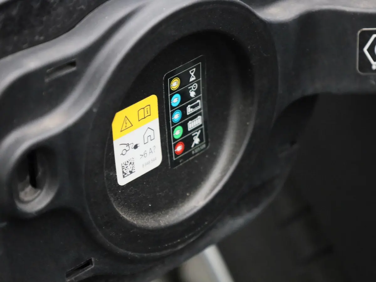 530e xDrive Executive AUTOMAAT | ADAPTIEVE CRUISE | LEDER | NAVIGATIE | ELEKTRISCHE KOFFERKLEP | LED | CAMERA | STOELVERWARMING | CLIMA | 12 MAANDEN BOVAG GARANTIE