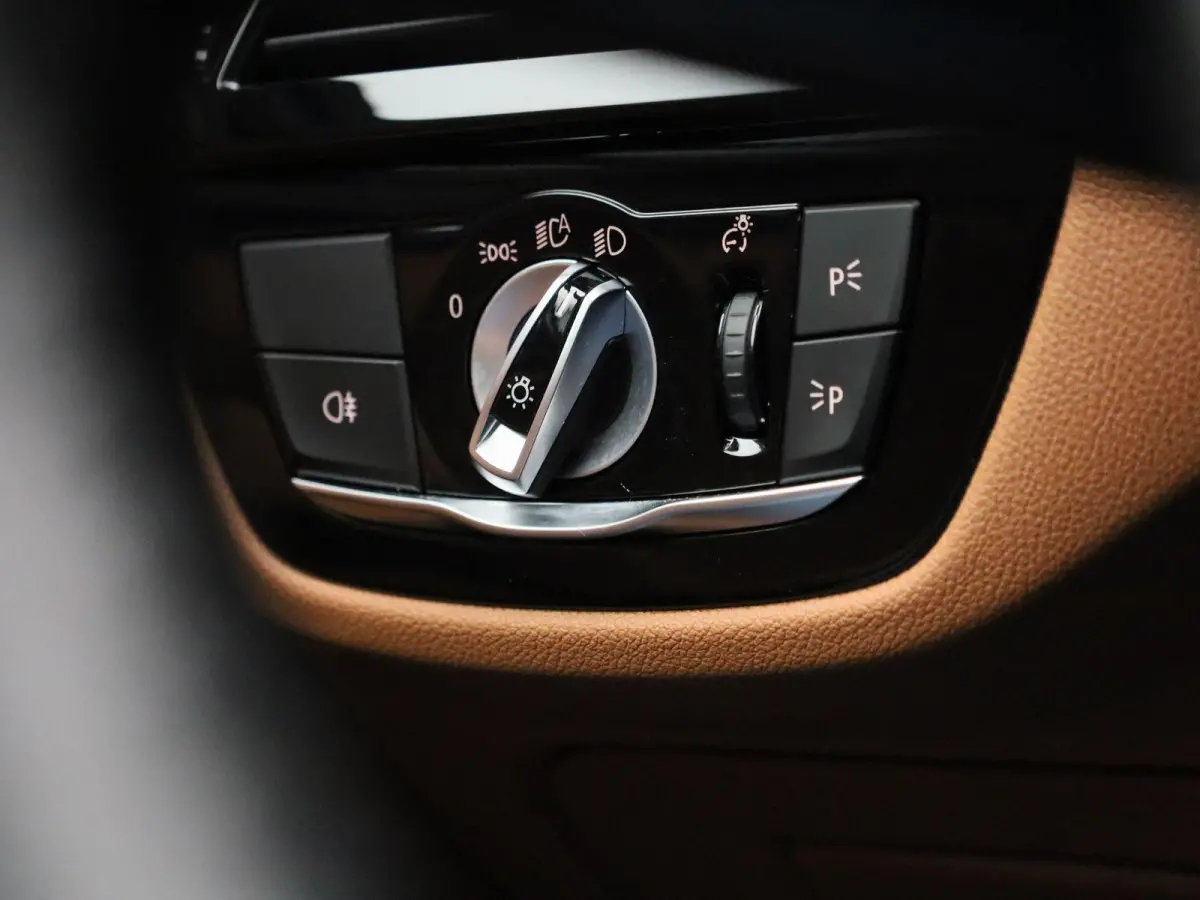 530e xDrive Executive AUTOMAAT | ADAPTIEVE CRUISE | LEDER | NAVIGATIE | ELEKTRISCHE KOFFERKLEP | LED | CAMERA | STOELVERWARMING | CLIMA | 12 MAANDEN BOVAG GARANTIE