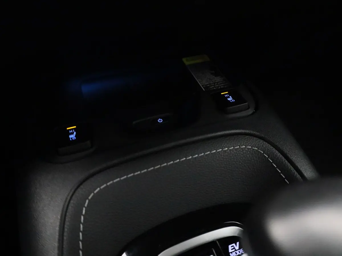 1.8 Hybrid Business Plus AUTOMAAT | NAVIGATIE | CAMERA | APPLE CARPLAY | STOELVERWARMING | KEYLES | LED | CLIMA | CRUISE | HALF-LEER | 17 INCH | 12 MAANDEN BOVAG GARANTIE |
