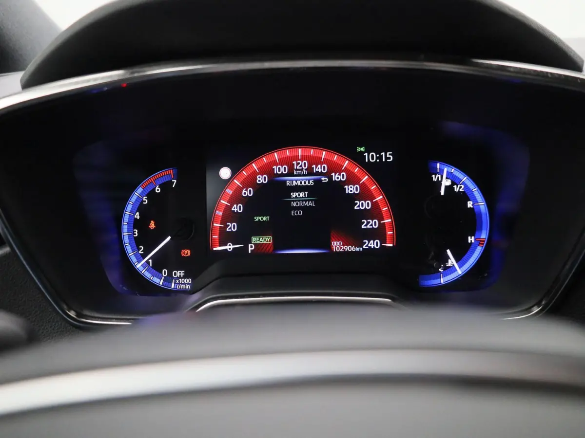 1.8 Hybrid Business Plus AUTOMAAT | NAVIGATIE | CAMERA | APPLE CARPLAY | STOELVERWARMING | KEYLES | LED | CLIMA | CRUISE | HALF-LEER | 17 INCH | 12 MAANDEN BOVAG GARANTIE |
