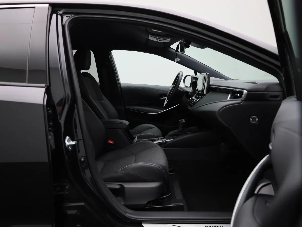 1.8 Hybrid Business Plus AUTOMAAT | NAVIGATIE | CAMERA | APPLE CARPLAY | STOELVERWARMING | KEYLES | LED | CLIMA | CRUISE | HALF-LEER | 17 INCH | 12 MAANDEN BOVAG GARANTIE |
