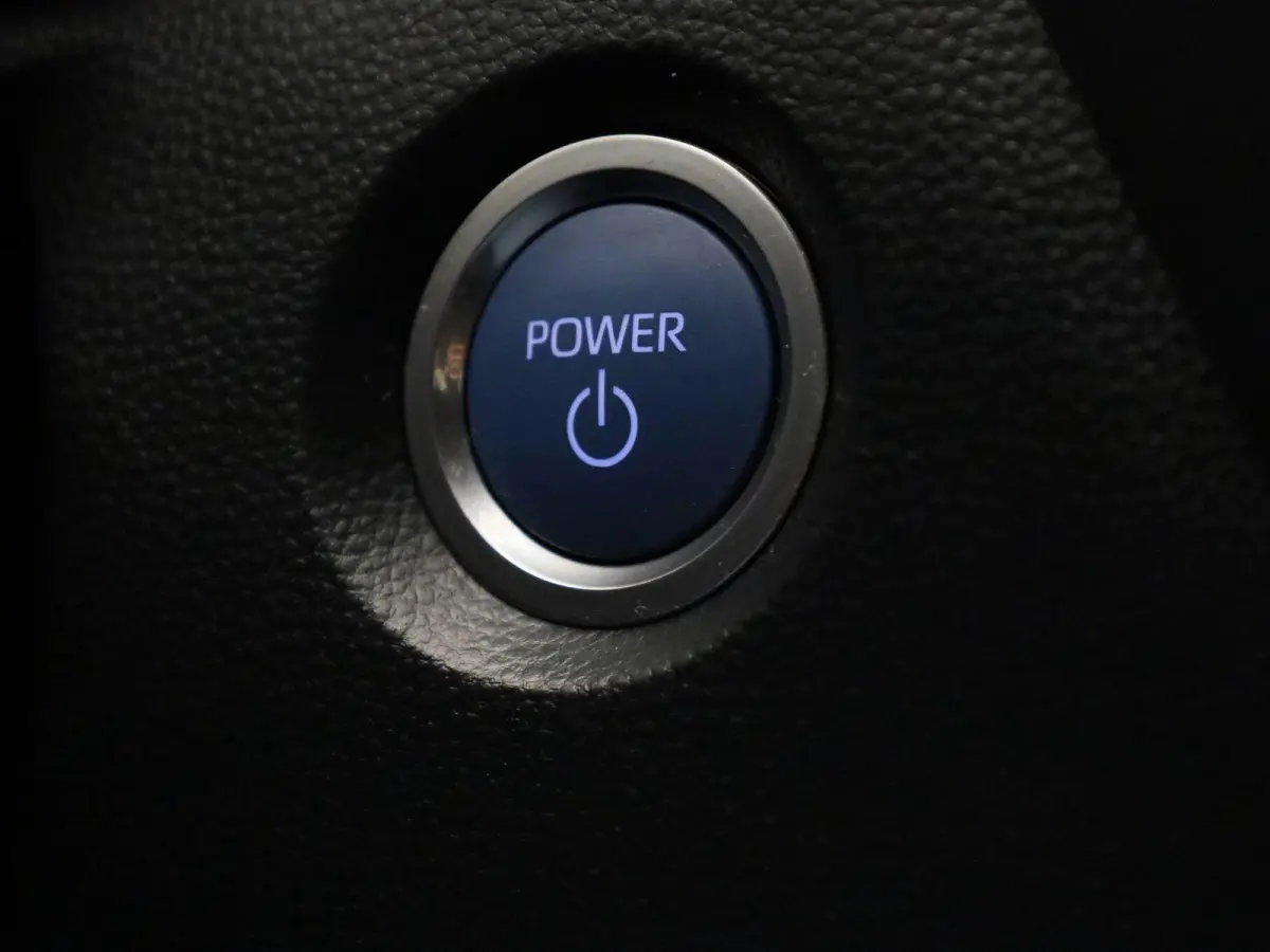 1.8 Hybrid Business Plus AUTOMAAT | NAVIGATIE | CAMERA | APPLE CARPLAY | STOELVERWARMING | KEYLES | LED | CLIMA | CRUISE | HALF-LEER | 17 INCH | 12 MAANDEN BOVAG GARANTIE |