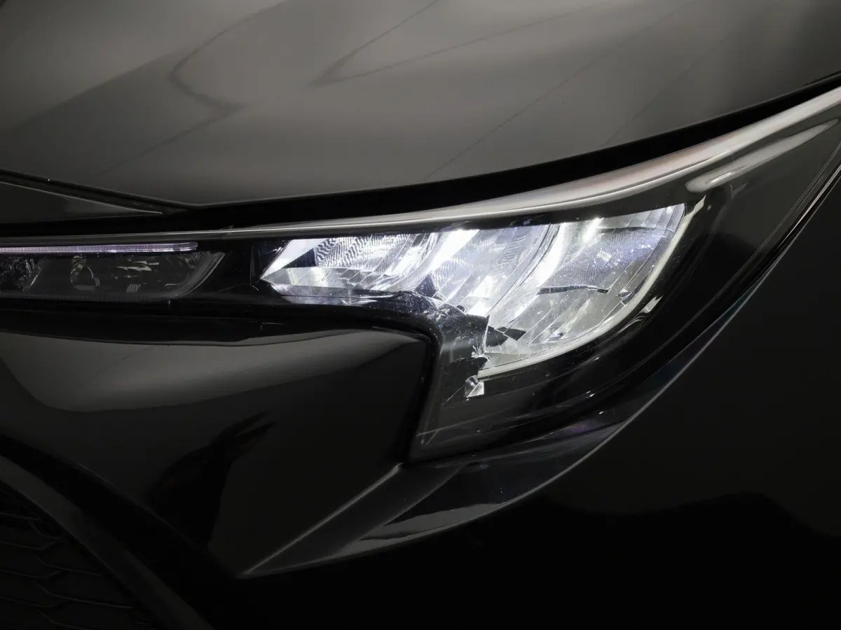 1.8 Hybrid Business Plus AUTOMAAT | NAVIGATIE | CAMERA | APPLE CARPLAY | STOELVERWARMING | KEYLES | LED | CLIMA | CRUISE | HALF-LEER | 17 INCH | 12 MAANDEN BOVAG GARANTIE |