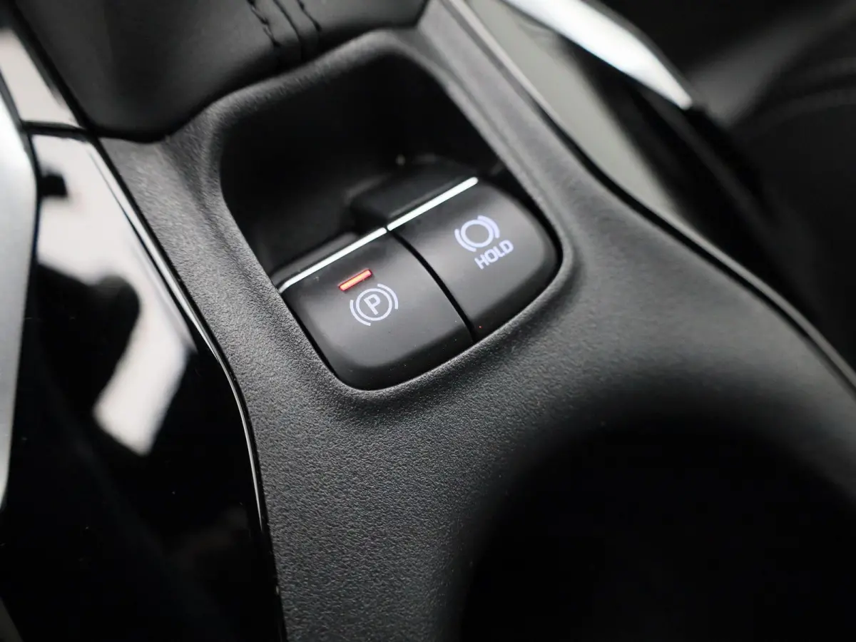 1.8 Hybrid Business Plus AUTOMAAT | NAVIGATIE | CAMERA | APPLE CARPLAY | STOELVERWARMING | KEYLES | LED | CLIMA | CRUISE | HALF-LEER | 17 INCH | 12 MAANDEN BOVAG GARANTIE |
