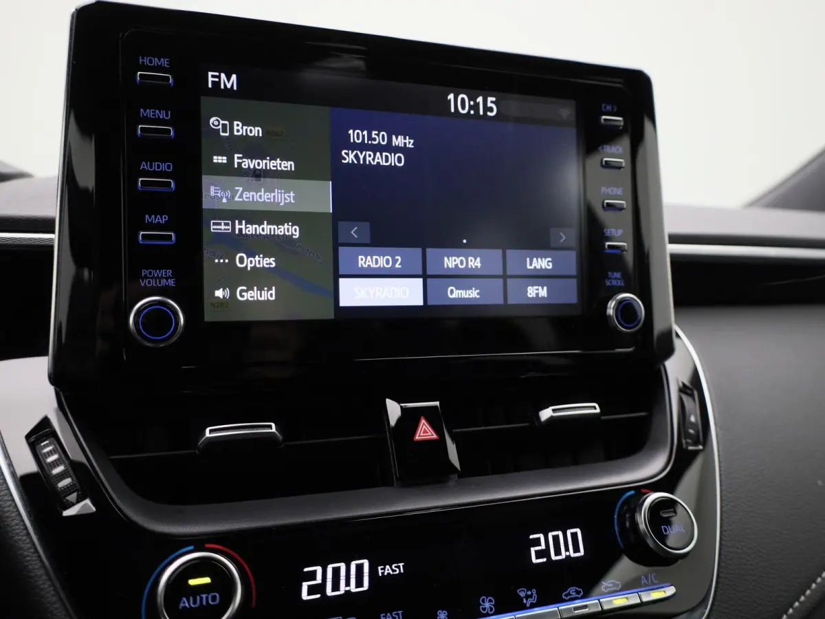1.8 Hybrid Business Plus AUTOMAAT | NAVIGATIE | CAMERA | APPLE CARPLAY | STOELVERWARMING | KEYLES | LED | CLIMA | CRUISE | HALF-LEER | 17 INCH | 12 MAANDEN BOVAG GARANTIE |