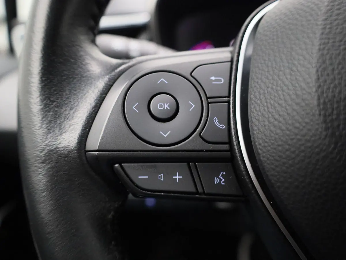 1.8 Hybrid Business Plus AUTOMAAT | NAVIGATIE | CAMERA | APPLE CARPLAY | STOELVERWARMING | KEYLES | LED | CLIMA | CRUISE | HALF-LEER | 17 INCH | 12 MAANDEN BOVAG GARANTIE |