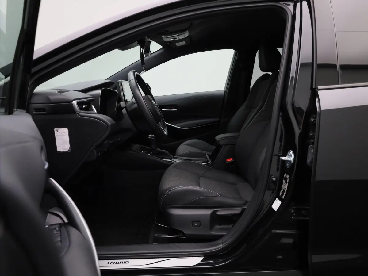 1.8 Hybrid Business Plus AUTOMAAT | NAVIGATIE | CAMERA | APPLE CARPLAY | STOELVERWARMING | KEYLES | LED | CLIMA | CRUISE | HALF-LEER | 17 INCH | 12 MAANDEN BOVAG GARANTIE |