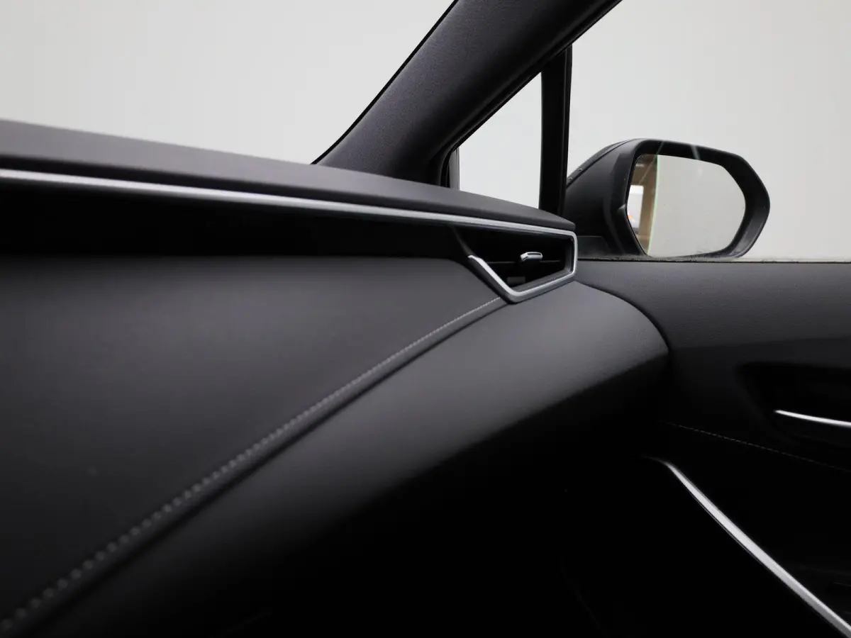 1.8 Hybrid Business Plus AUTOMAAT | NAVIGATIE | CAMERA | APPLE CARPLAY | STOELVERWARMING | KEYLES | LED | CLIMA | CRUISE | HALF-LEER | 17 INCH | 12 MAANDEN BOVAG GARANTIE |