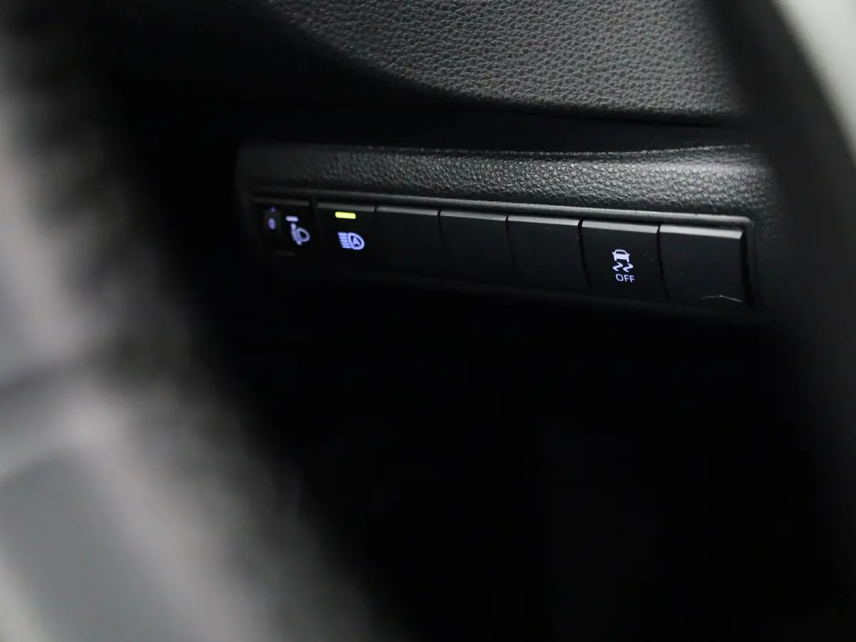 1.8 Hybrid Business Plus AUTOMAAT | NAVIGATIE | CAMERA | APPLE CARPLAY | STOELVERWARMING | KEYLES | LED | CLIMA | CRUISE | HALF-LEER | 17 INCH | 12 MAANDEN BOVAG GARANTIE |
