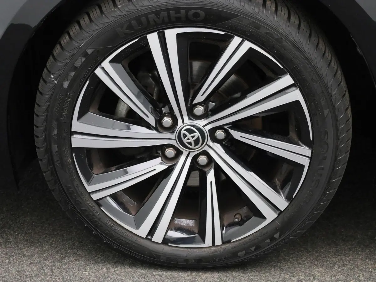 1.8 Hybrid Business Plus AUTOMAAT | NAVIGATIE | CAMERA | APPLE CARPLAY | STOELVERWARMING | KEYLES | LED | CLIMA | CRUISE | HALF-LEER | 17 INCH | 12 MAANDEN BOVAG GARANTIE |