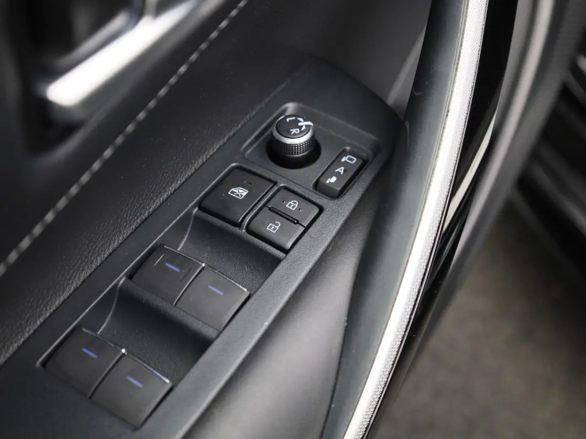 1.8 Hybrid Business Plus AUTOMAAT | NAVIGATIE | CAMERA | APPLE CARPLAY | STOELVERWARMING | KEYLES | LED | CLIMA | CRUISE | HALF-LEER | 17 INCH | 12 MAANDEN BOVAG GARANTIE |
