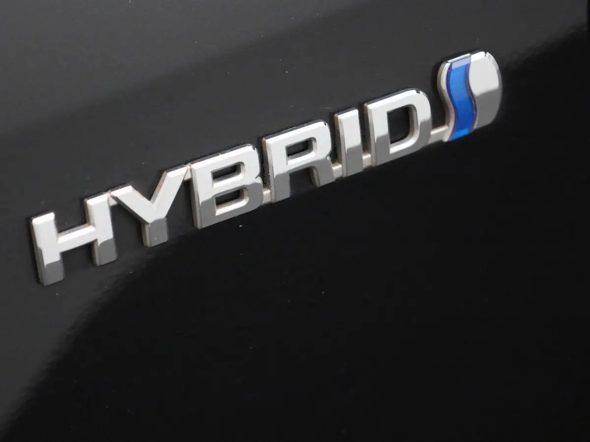 1.8 Hybrid Business Plus AUTOMAAT | NAVIGATIE | CAMERA | APPLE CARPLAY | STOELVERWARMING | KEYLES | LED | CLIMA | CRUISE | HALF-LEER | 17 INCH | 12 MAANDEN BOVAG GARANTIE |