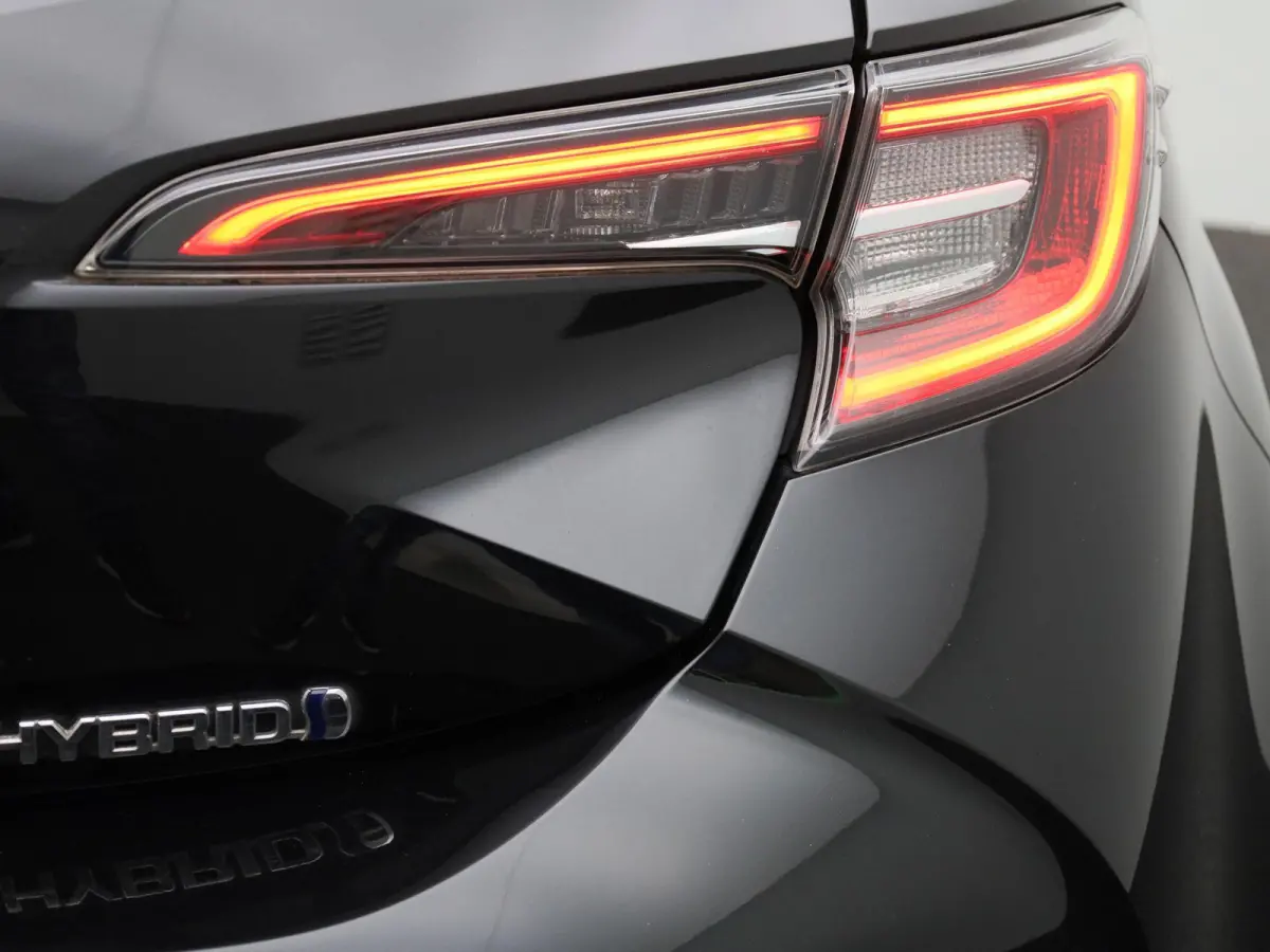 1.8 Hybrid Business Plus AUTOMAAT | NAVIGATIE | CAMERA | APPLE CARPLAY | STOELVERWARMING | KEYLES | LED | CLIMA | CRUISE | HALF-LEER | 17 INCH | 12 MAANDEN BOVAG GARANTIE |