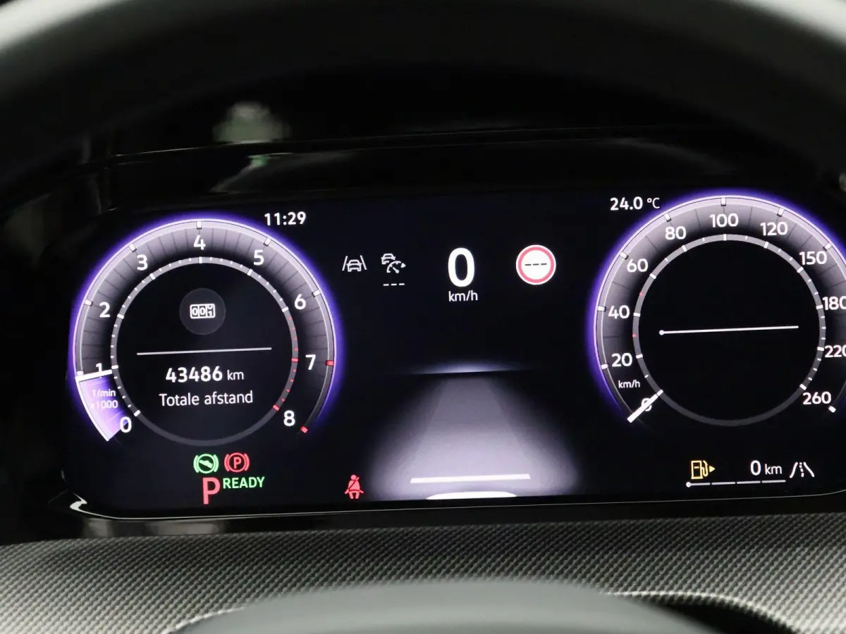1.5 eTSI R-Line Edition AUTOMAAT | R-LINE | ADAPTIEVE CRUISE | VIRTUEEL | LM 17 | LED | STOELVERWARMING | STUURVERWARMING | CAMERA | 12 MAANDEN BOVAG GARANTIE |