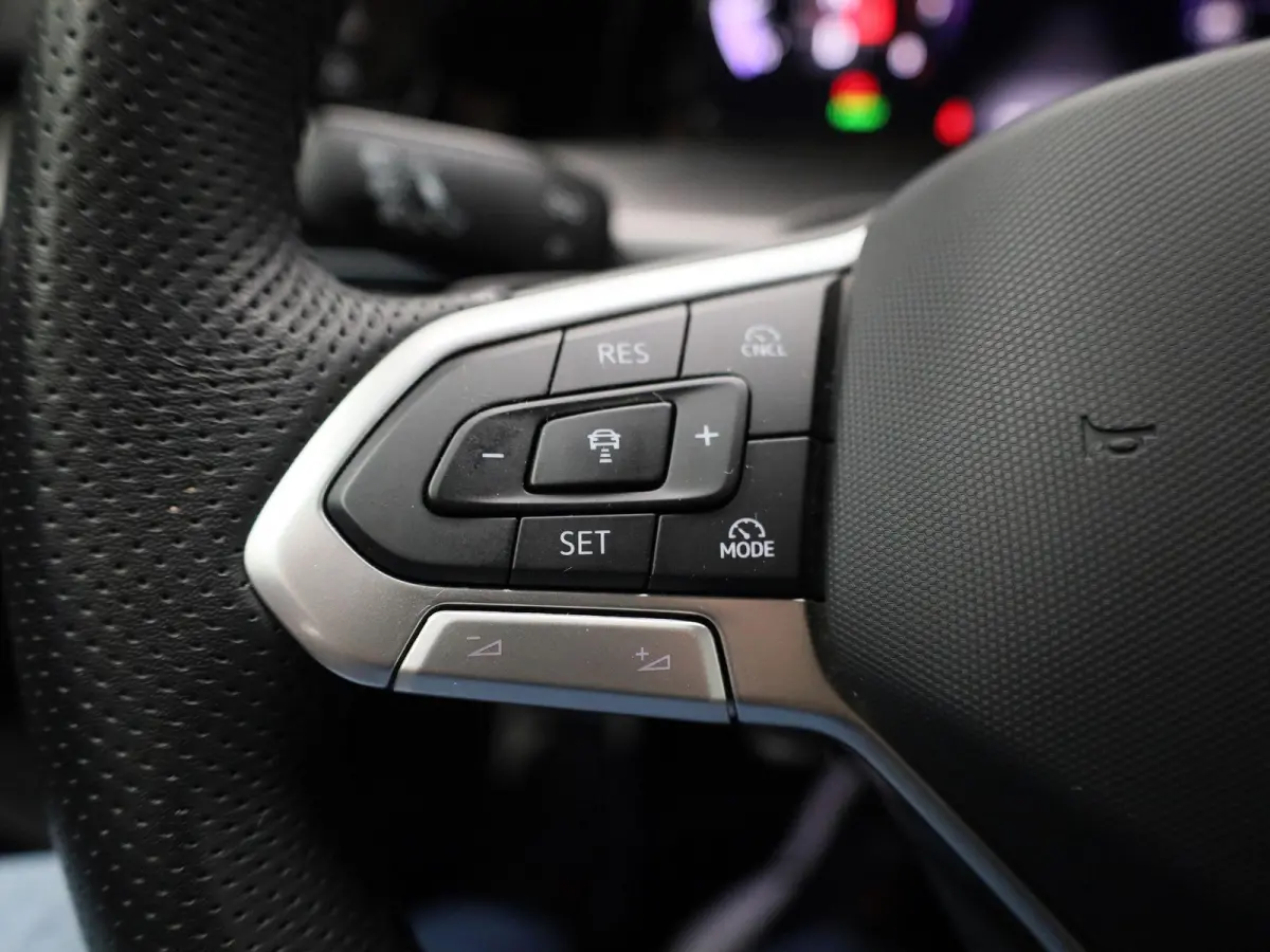 1.5 eTSI R-Line Edition AUTOMAAT | R-LINE | ADAPTIEVE CRUISE | VIRTUEEL | LM 17 | LED | STOELVERWARMING | STUURVERWARMING | CAMERA | 12 MAANDEN BOVAG GARANTIE |
